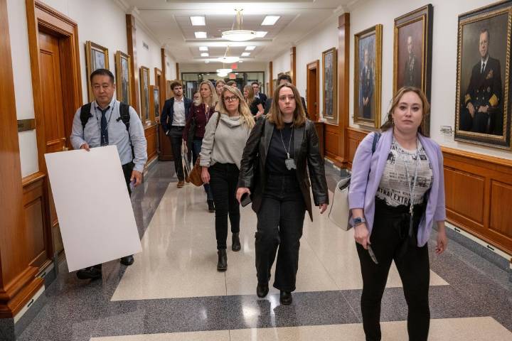 Periodistas entregan credenciales y abandonan el Pentágono tras rechazar nuevas reglas para prensa