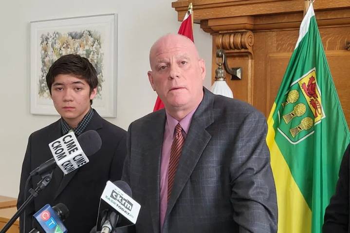 Sask. man calls for changes to health care after losing wife to cancer
