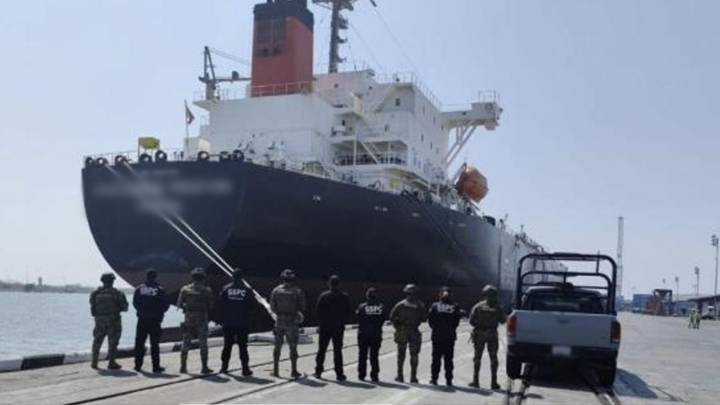 Huachicol fiscal: inspecciones “fantasma” y billetazos a funcionarios de puertos