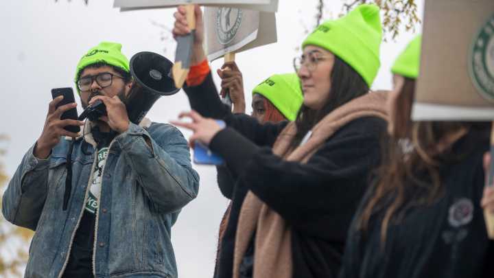 Starbucks workers picket Merle Hay store