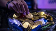 Las criptoestafas se ensañan en mayores de 60 años: "Tienen ahorros y es más fácil que caigan en la trampa"
