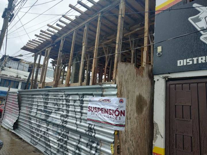 Policía de Ecatepec detiene a tres hombres por quebrantar sellos de suspensión en obra clausurada