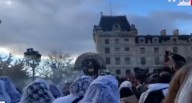 París se vistió de morado: así fue la procesión del Señor de los Milagros