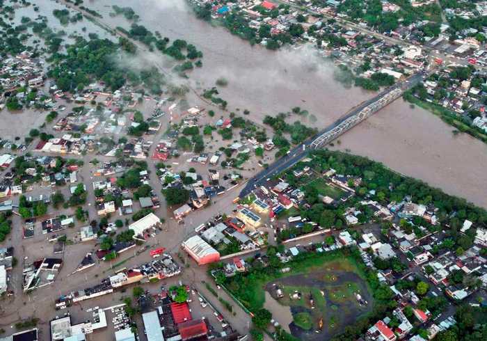 Suman 44 fallecidos y graves afectaciones en 139 municipios por lluvias en México