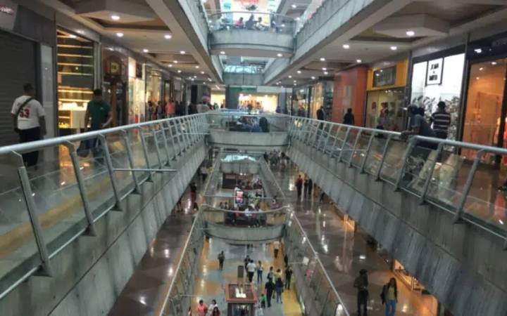 ATENCIÓN Creadores: Permiso OBLIGATORIO para Grabar en Centros comerciales