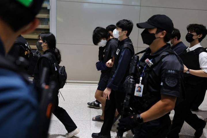 South Koreans return from Cambodia facing investigation over online scams