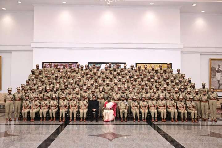 'Digital arrest a dreaded threat,' says President Murmu as she meets new IPS officers