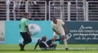 ‘Puma’ Carranza y Waldir Sáenz protagonizaron duro choque en el Clásico de Leyendas 