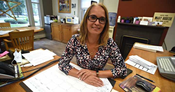 Longtime Bennington town clerk set to retire
