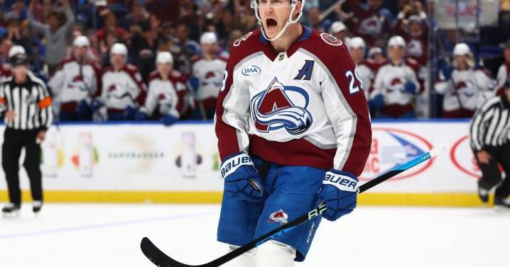 Nathan MacKinnon scores twice in the Avalanche's 3-1 victory over winless Sabres