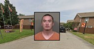 Cop points gun at girlfriend after using private gate code to enter apartment: Feds