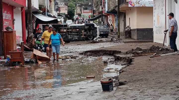 Sube a 66 el número de muertos por las catastróficas lluvias e inundaciones, informa Sheinbaum