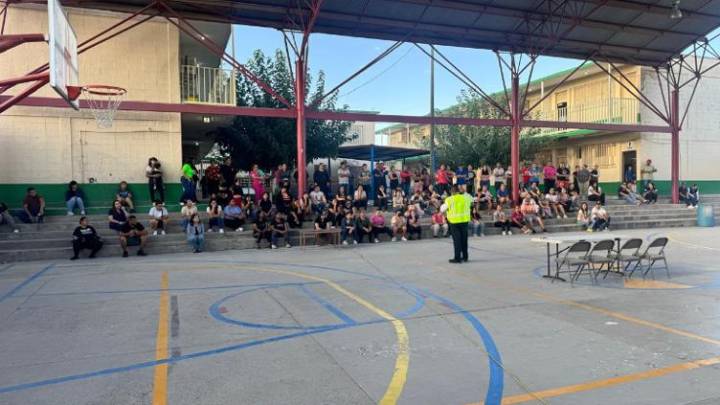 Capacitan a padres y maestros en seguridad vial en Primaria 5 de Mayo