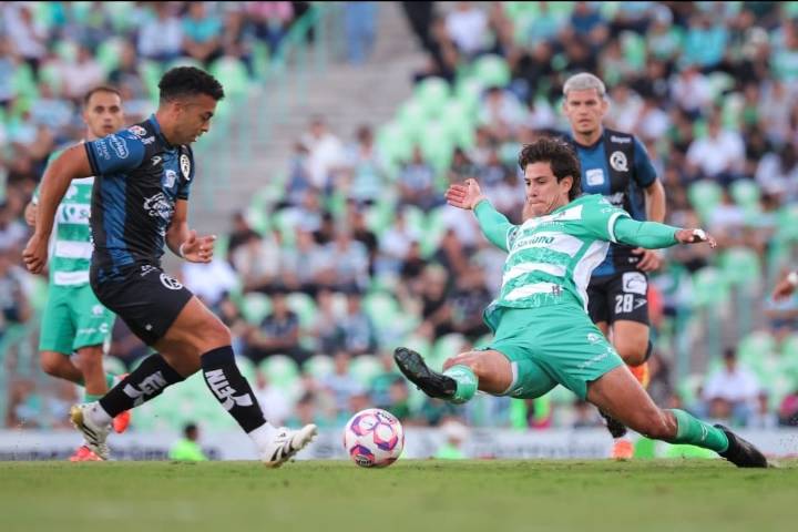 Gallos Blancos sufre dolorosa derrota ante Santos Laguna