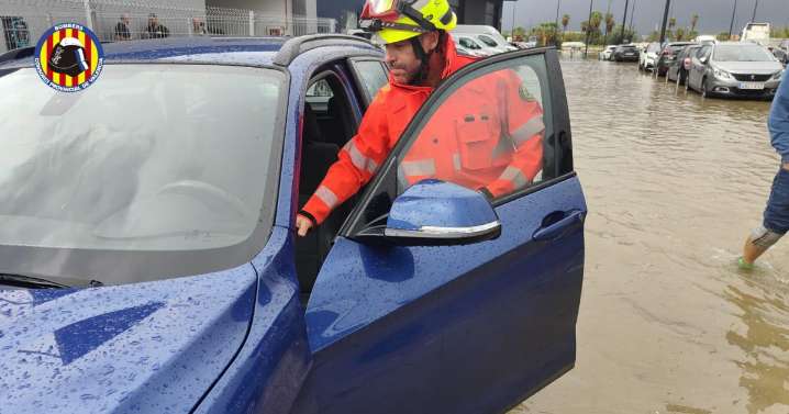 La Aemet decreta un aviso rojo con Gandía ya inundada, lo amplía en menos de dos horas y fuerza que la Generalitat remita dos Es Alert