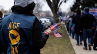 Largest federal workers union calls for end to government shutdown