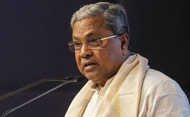 CM Siddaramaiah pays tributes to Mahatma Gandhi, Lal Bahadur Shas...