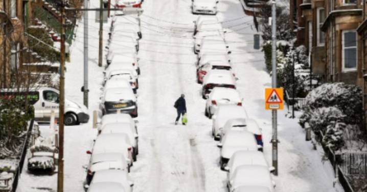 UK faces '109 mile' snow with exact hour flurries begin to fall announced
