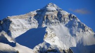 Descubren que el monte Everest sigue aumentando de altura cada año y por qué