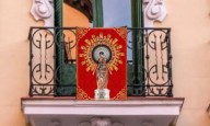 Confirmado por la Ley de Propiedad Horizontal: ¿hay multa de 600 euros por poner una bandera de la Virgen del Pilar en tu balcón?