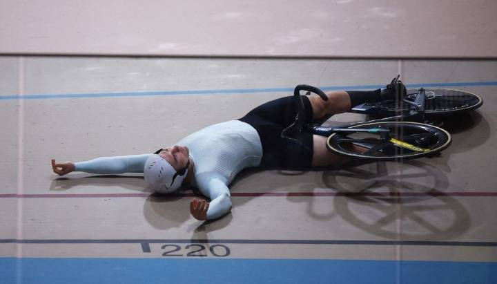La dura caída de Nikita Kiriltsev en el Keirin Mundial de Ciclismo Pista