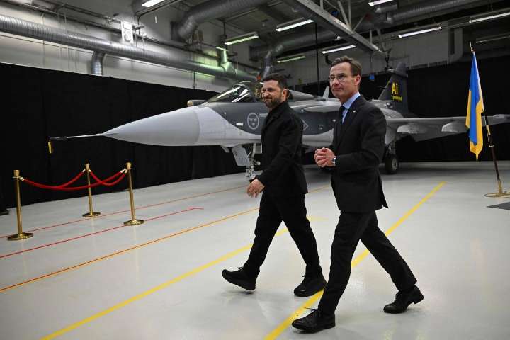 Ucrania acuerda comprar a Suecia más de 100 aviones de combate