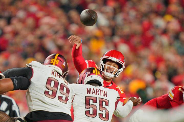Patrick Mahomes, Travis Kelce lead surging Chiefs over Commanders