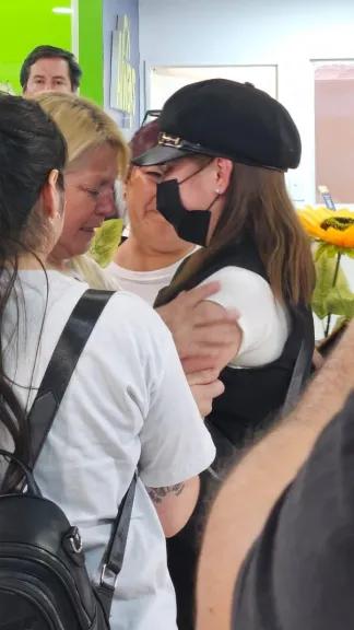 Alison Calfunao volvió a Neuquén y fue recibida con emoción y apoyo