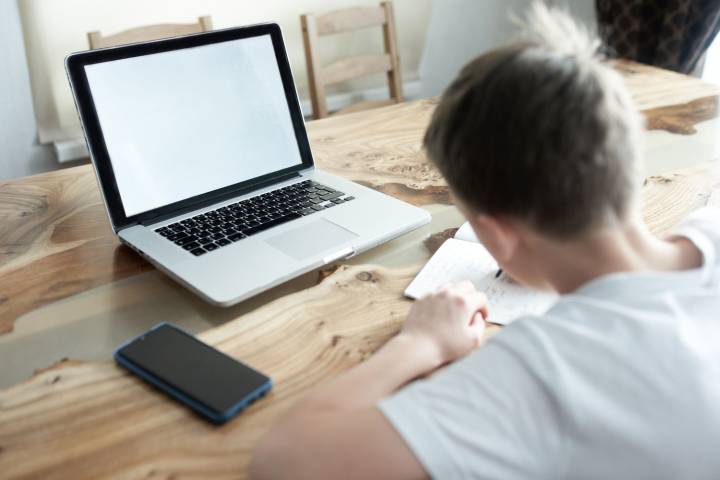 Mom Frustrated When Her Son's Teacher Thinks He Used AI on His Essay