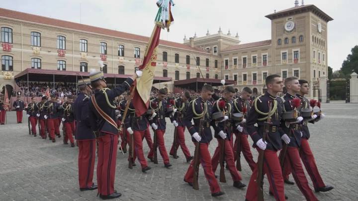 Más de 400 cadetes de nuevo ingreso en la Academia General Militar efectúan su juramento a la Bandera
