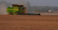 Trump plans aid package for US soybean farmers while seeking trade deal with China
