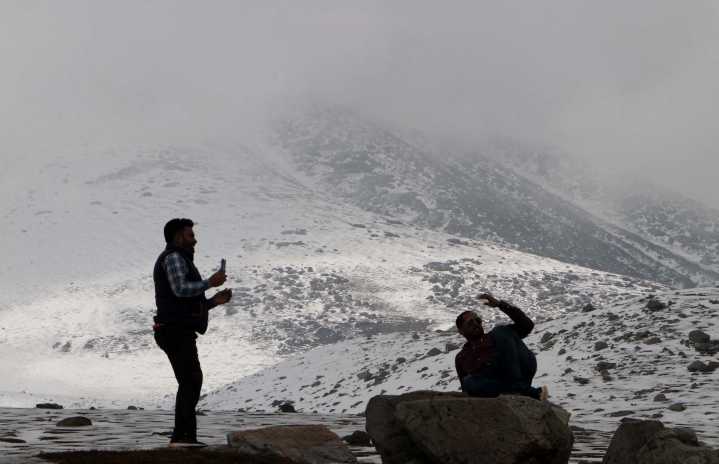 Higher reaches Witness season’s first snowfall, Light rains in plains