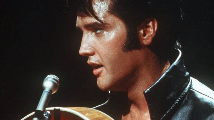 Elvis Presley, el rey del rock que llegó a la cumbre rodeado de abismos