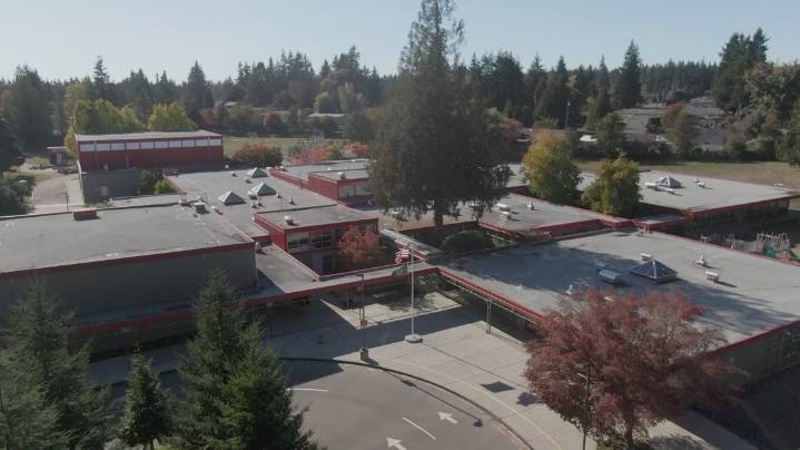 Mother sues Edmonds school over son's severe finger injury
