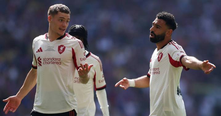 Liverpool news: Mohammed Salah blamed in Florian Wirtz claim as Man Utd legends slammed