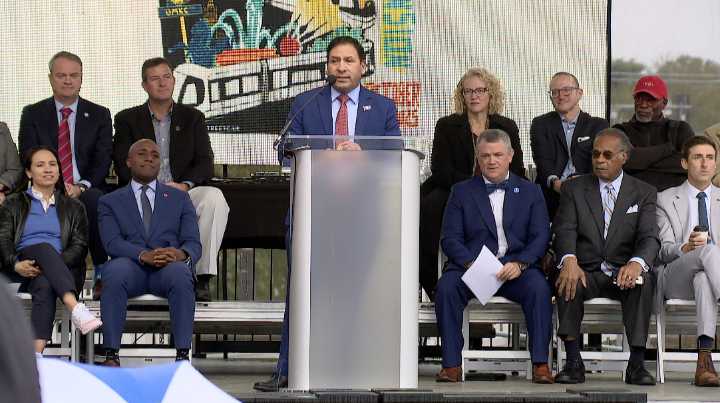 ‘It just opens up people's world': KC Streetcar extension officially opens, connecting downtown to Plaza