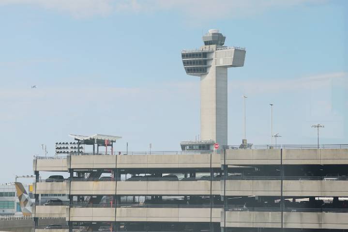 Delta jets have a ‘low-speed collision’ on LaGuardia taxiway, injuring 1