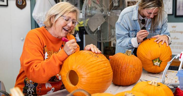 Kenova Pumpkin House invites volunteers to help prep 3,000 pumpkins for 2025 display