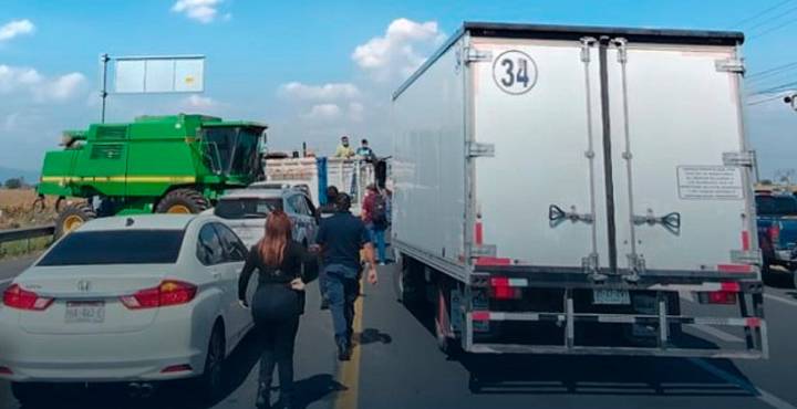 Casetas siguen tomadas en Michoacán por protesta campesina