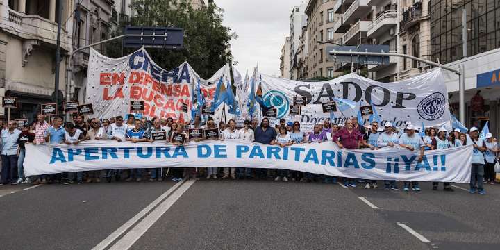 Los sindicatos docentes del ala dura retoman las protestas y harán un paro de 24 horas contra el Gobierno