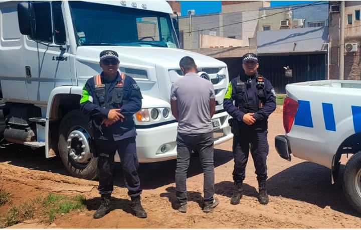 Robaron un camión municipal en Sáenz Peña y apareció en Fontana