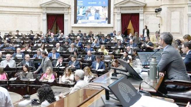 Diputados convocó a sesión especial por DNU y por la situación de Espert