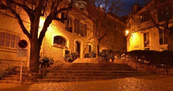 Este es pueblo más terrorífico de Mallorca para celebrar Halloween, según la IA: «Conservan un carácter íntimo y misterioso»