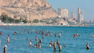 El frío otoñal no ha llegado a Alicante