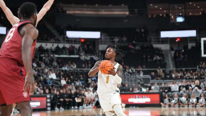 Providence basketball cruises past Harvard 85