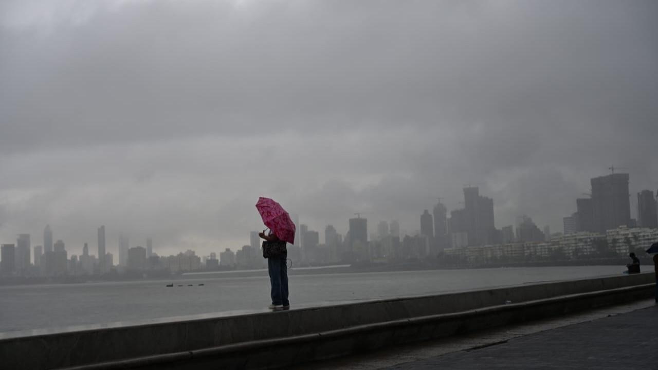 IN PHOTOS: People reach Mumbai seashores as rains lash parts of city