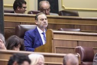 El Gobierno verá menguada su precaria mayoría si el juez opta hoy por enviar a prisión a Ábalos