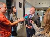 La Junta denuncia la "falta de respeto institucional" del Gobierno y le reclama "acelerar" las infraestructuras pendientes con Extremadura