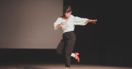 Leonor Leal danza la memoria y el territorio en la Bienal B