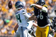 Massive Steelers defensive tackle goes down with knee injury